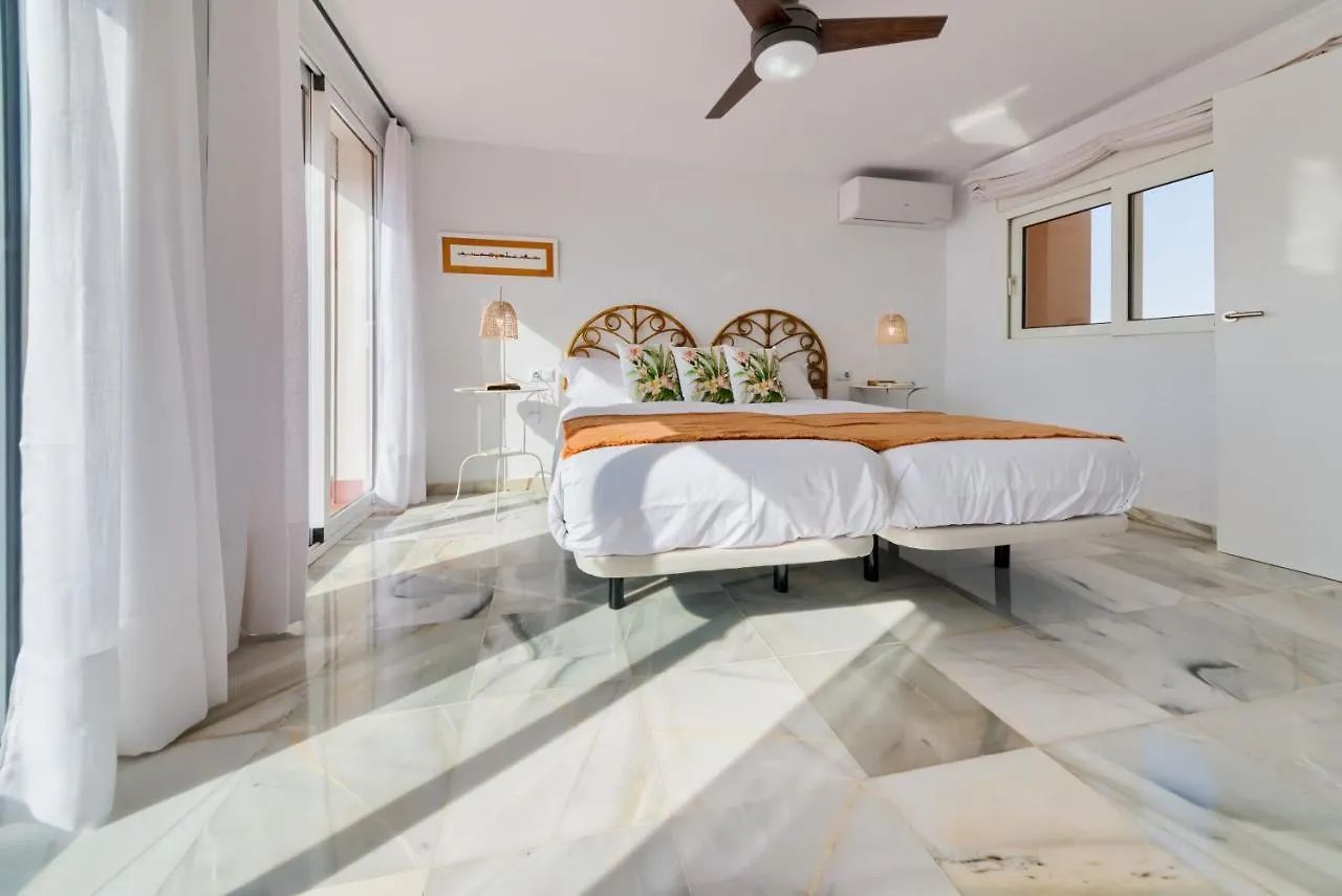 Holidays2Fuengirola Duplex With Stunning Sea View, Terraces,1St Line Beside Port アパート