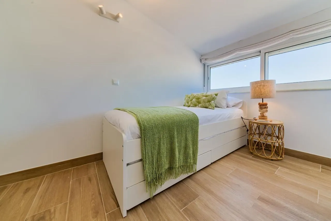 Holidays2Fuengirola Duplex With Stunning Sea View, Terraces,1St Line Beside Port フエンヒロラ